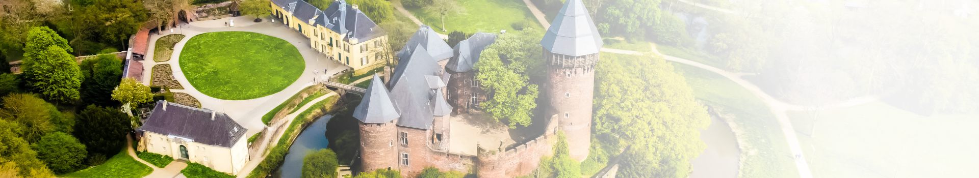 Luftaufnahme vom Schloss Linn in der Stadt Krefeld
