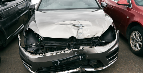 Schwer beschädigt beim Auto-Recycling oder Versicherungs-Pfund