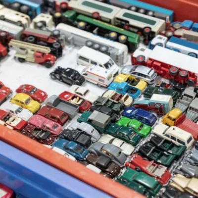 Viele verschiedene Fahzeugtypen als Spielzeugautos